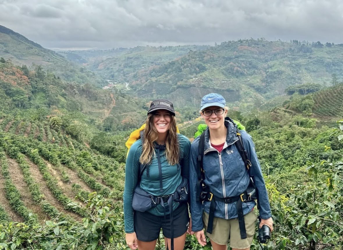 Two backpackers on the Camino de Costa Rica.